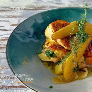Rezept: Schmorhähnchen mit Kartoffeln, Karotten und Birnen