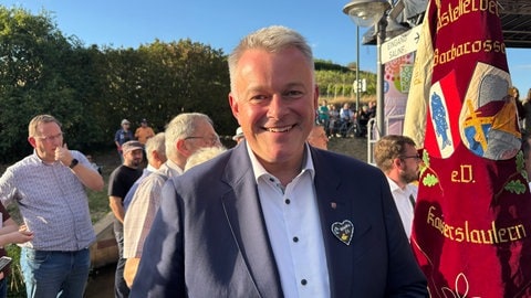 Der rheinland-pfälzische Ministerpräsident Gordon Schnieder (CDU) bei der Eröffnung des Bad Dürkheimer Wurstmarktes.