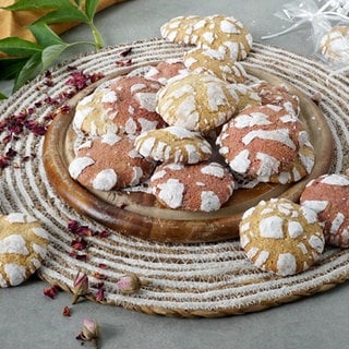 Crinkle-Cookies mit zweierlei Holunder