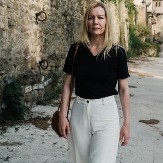 Sandra Hüller als Ingeborg Bachmann in einer Szene des Films „Ingeborg Bachmann - Jemand, der einmal ich war“.