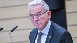 Thomas Strobl (CDU), Landtagspräsident von Baden-Württemberg, sitzt im Landtag. Er droht mit einem Austritt aus der CDU, sollte die Partei mit der AfD zusammenarbeiten.