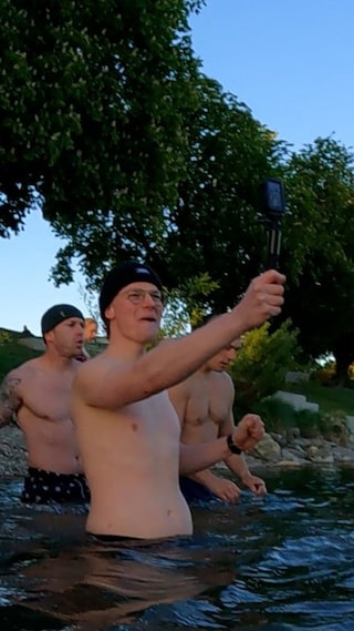 Ab in die eiskalte Donau: Diese mutigen Frühaufsteher gehen mit dem "6AM Club" mindestens einmal pro Woche Eisbaden.