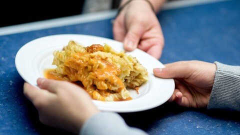 Ein warmes Mittagessen gehört zum Ganztagsangebot an Grundschulen dazu