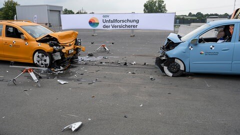 Die Unfallforschung der Versicherer hat in einem mehrjährigen Forschungsprojekt untersucht, welche Faktoren das Verletzungsrisiko bei Autounfällen beeinflussen.