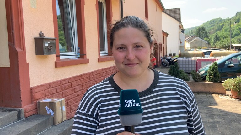Helfer aus der ganzen Region packen in Hochwassergebieten mit an