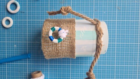Glas mit Acrylstreifen mit Rettungsring und Juteband