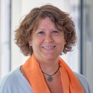 Friederike Dauser ist Reporterin und Redakteurin für Hörfunk und Online beim SWR im Studio Tübingen.