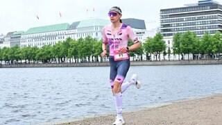 Laura Philipp auf der Laufstrecke an der Binnenalster