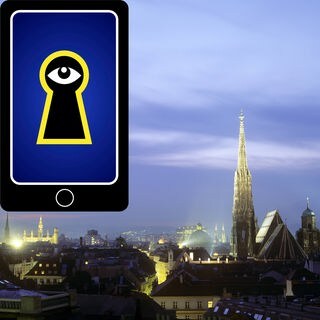 Stephansdom in Wien und Smartphone mit einem Auge, das durch ein Schlüsselloch spioniert (Montage): Ein Verfassungsschützer, der Smartphones hochrangiger Beamter an russische Spione verkauft: kein untypischer Fall. Seit dem Ende des Zweiten Weltkriegs ist Österreich ein Tummelplatz der Geheimdienste – und nicht nur russischer. 