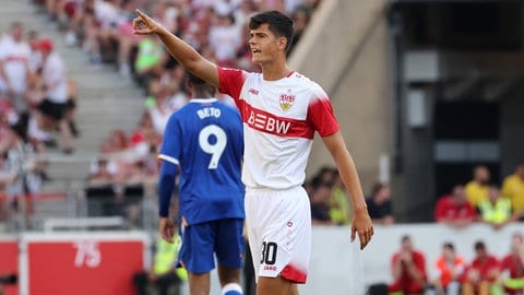 Mittelfeldspieler Chema im VfB-Trikot