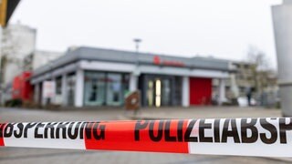 Die Bande soll in mehreren Fällen Geldautomaten aufgebrochen haben (Symbolbild).
