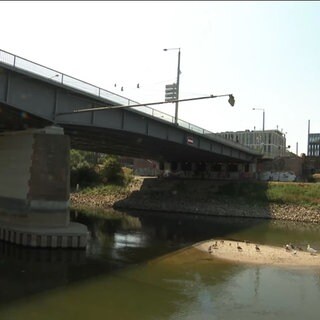 Fluss mit Niedrigwasser