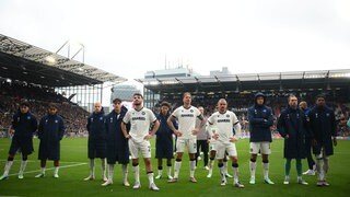 Enttäuschte Spieler des Karlsruher SC nach der Niederlage beim FC St. Pauli