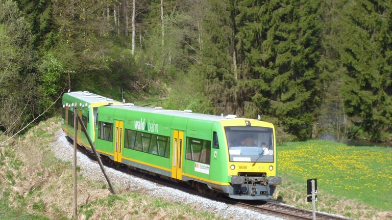 Vor dem Haltepunkt Neuhausmühle