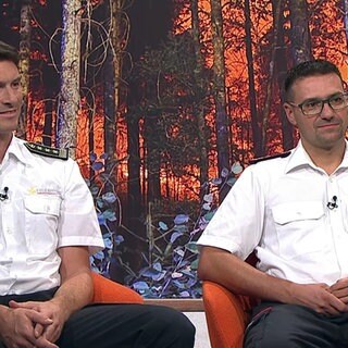 Christian Emrich, Feuerwehrchef aus Freiburg, und Michael Schlegel, ehrenamtlicher Feuerwehrkommandant aus Freiburg-Kappel