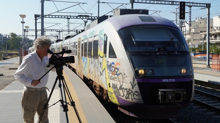 Gelenktriebwagen vom Typ Desiro im Hauptbahnhof von Athen