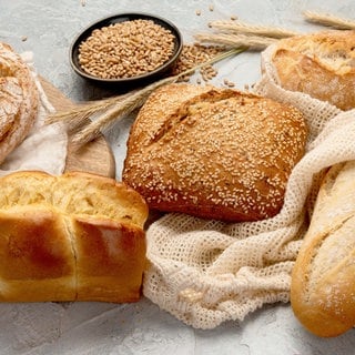 verschiedene Brote und Brötchen