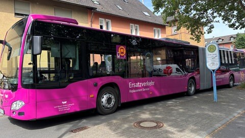 Durch die Pobleme auf der Frankenbahn landen viele Reisende am ZOB in Lauda. 