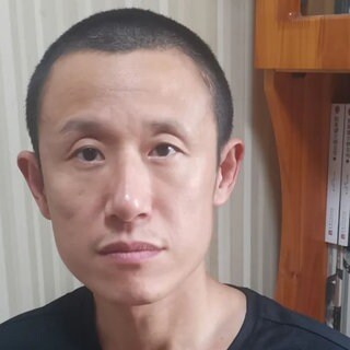 Der chinesische Schriftsteller Hu Anyan