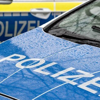 Die Polizei in Bitburg sucht nach einem Mann, der eine Prostituierte in der Eifel schwer verletzt haben soll. 