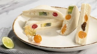 SWR1 Pfännle Streetfood Rezept Süße Tramezzini mit cremiger Obst-Schmand-Füllung.