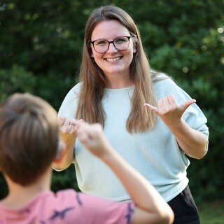 In Ludwigshafen präsentieren gehörlose Schüler eine gehörlose Kunstform.