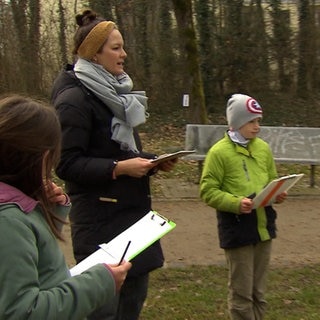 Kinder der Draußenschule Ladenburg im Unterricht draußen