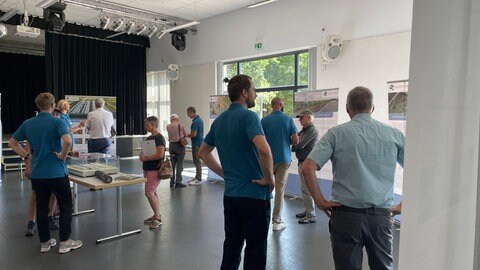 Ein paar Anwohner haben die Möglichkeit genutzt, sich im Bürgerhaus Wengerohr über das Projekt zu informieren. 