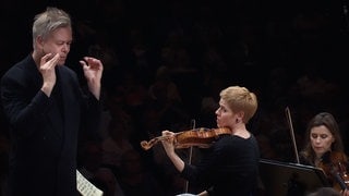 Isabelle Faust, Hannu Lintu und das SWR Symphonieorchester in der Stuttgarter Liederhalle