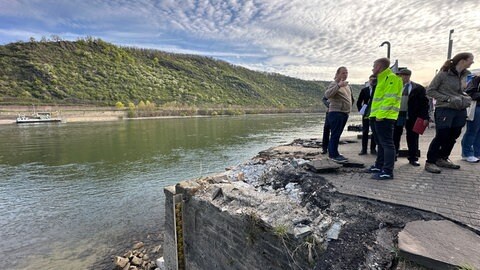Die Ufermauer in Boppard in der Rheinallee