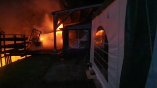 Auf einem Campingplatz am Gelerswoog in Kaiserslautern hat es am frühen Morgen gebrannt.