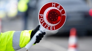 Eine Kontrolle, wie sie entlang des Rheins bei einer Aktion gegen Drogenkriminalität stattfindet.