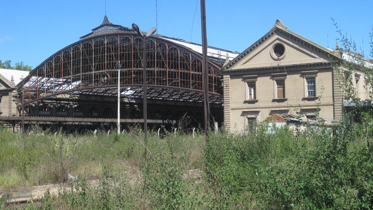 Stillgelegter Bahnhof