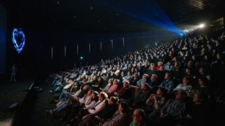 Hauptsaal des Cinestar Kinos vor der Eröffnung des 47. Filmfestivals Max Ophüls Preis