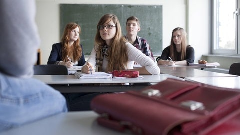 Erziehungswissenschaftler Christian Gleser rät: Bei der Studienwahl zählen vor allem eigene Interessen – Prognosen zum Lehrkräftebedarf bleiben unsicher.