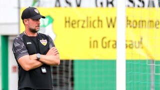 VfB-Trainer Sebastian Hoeneß beim Trainingslager in Grassau