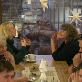 Ein gut besuchtes Cafe