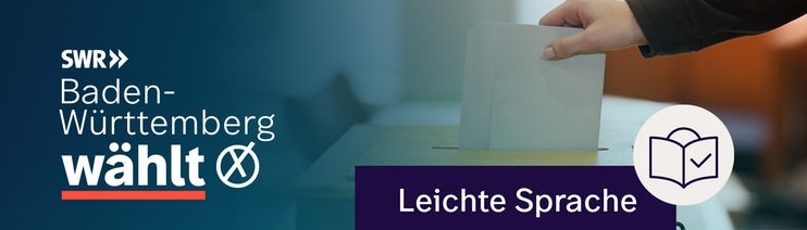 Foto: Eine Hand steckt einen Wahl•zettel in eine Wahl•box. Dazu der Text „Baden-Württemberg wählt“.  Darüber steht das Logo vom SWR. Das Logo besteht aus den 3 Buchstaben S und W und R und zwei Pfeilen.  SWR ist die Abkürzung für Süd•west•rundfunk.  Unten im Bild steht: „Leichte Sprache“ Und es gibt einen weißen Kreis mit blauer Zeichnung: Darin ist ein Kopf hinter einem Buch. Auf dem Buch ist ein Häkchen. Das zusammen ist das SWR-Zeichen für Leichte Sprache.