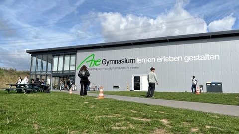 Nach der Flut musste das Are-Gymnasium in einen Behelfsbau aus Containern umziehen.