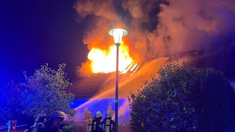 Bei einem Wohnhausbrand in Dreis wurden zwei Menschen verletzt. Der Sachschaden wird auf 750.000 Euro geschätzt