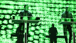 Die Gruppe Kraftwerk bei einem Auftritt im Jahr 2022. | SWR1 Meilensteine: "Autobahn" von Kraftwerk