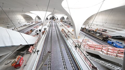 Blick auf die Baustelle des neuen, unter die Erde verlegten Hauptbahnhofs.
