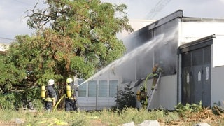 In einem Gewerbegebiet in der Sandhofer Straße in Mannheim-Sandhofen ist am Sonntagmorgen ein Brand gemeldet worden.