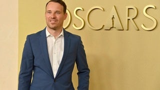 Spezialeffekte-Künstler Michael Ralla vor einem Oscar-Schriftzug: Er ist für seine visuellen Effekte im Film "Blood & Sinners" nominiert.