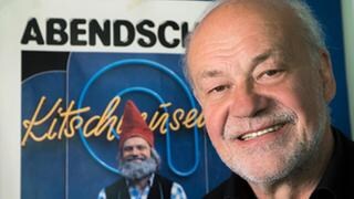 Hagen als Wettermoderator und beim Besuch des Kitschmuseums