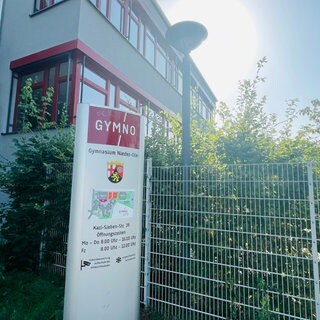 Das Gymnasium in Nieder-Olm. In der Schule werden zehn 5. Klassen unterrichtet.