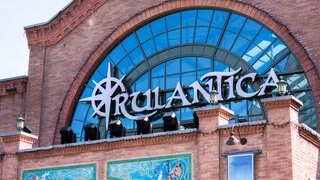 Eine Gebäudefassade mit dem Schriftzug "Rulantica"-