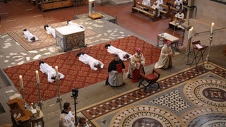 Trotz Krise warum werden junge Männern in Deutschland noch Priester?