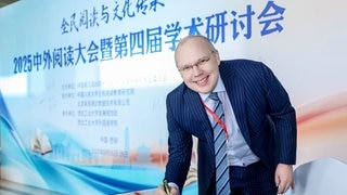 Professor Sandro Jung lebt und arbeitet seit Jahren Shanghai, trotzdem kommt er zwei Mal im Jahr in sein Heimatdorf ins Hunsrück zurück – Warum hat er uns erzählt