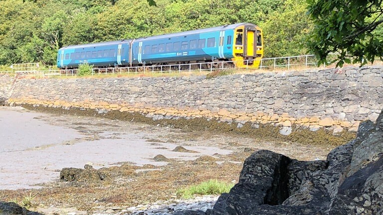 Hinter Aberdyfi verlässt die Cambrian Line die Küste und folgt dem Flussbett des Dyfi ins Landesinnere bis nach Shrewsbury. 